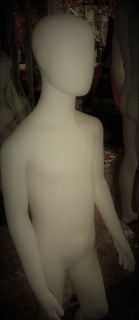 Hindsgaul stilisierte Kinderfigur mit Moonhead 10 Jahre in RAL 9001 weiß matt